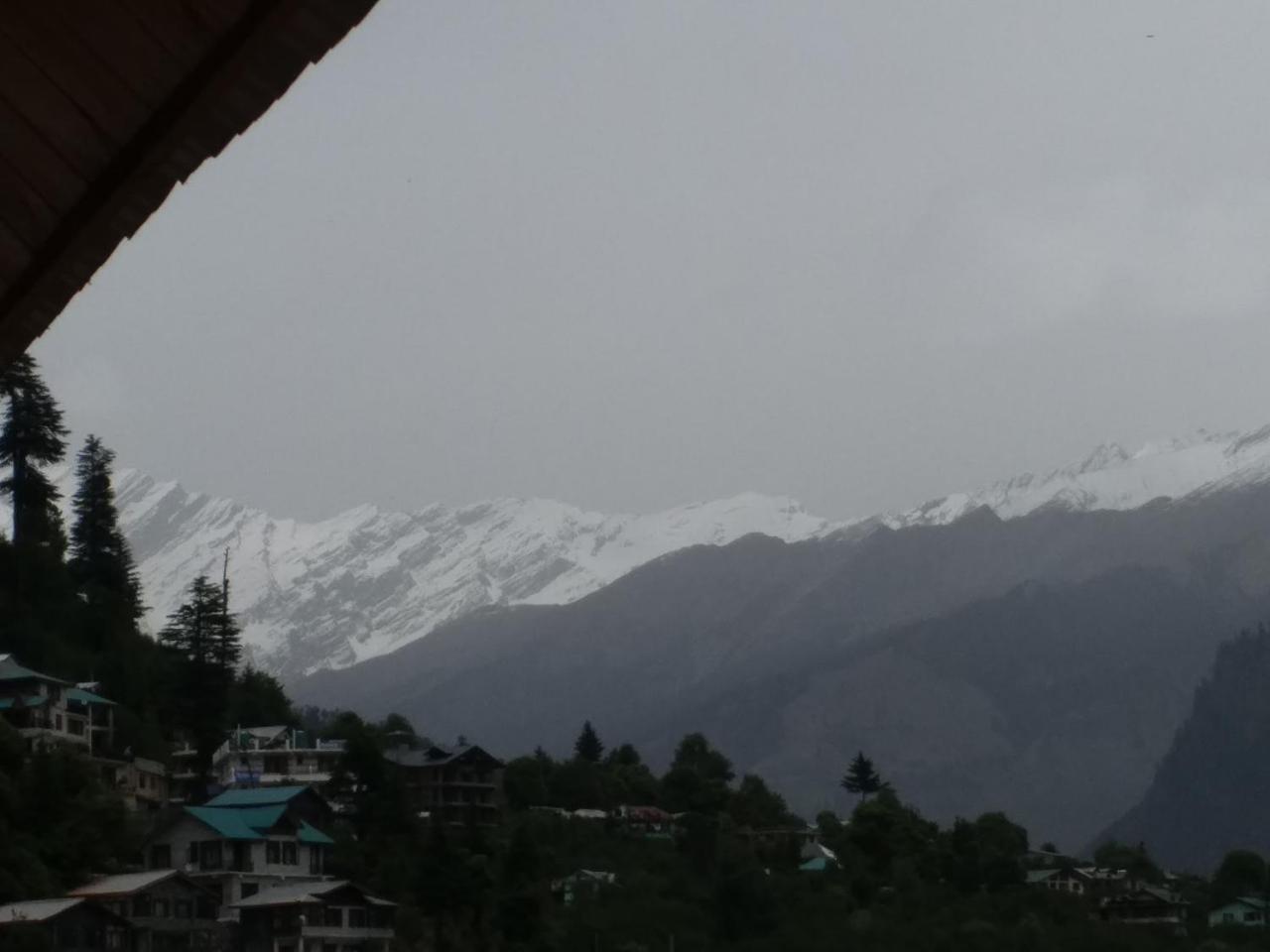 Hotel Seven Hills Manali Eksteriør bilde