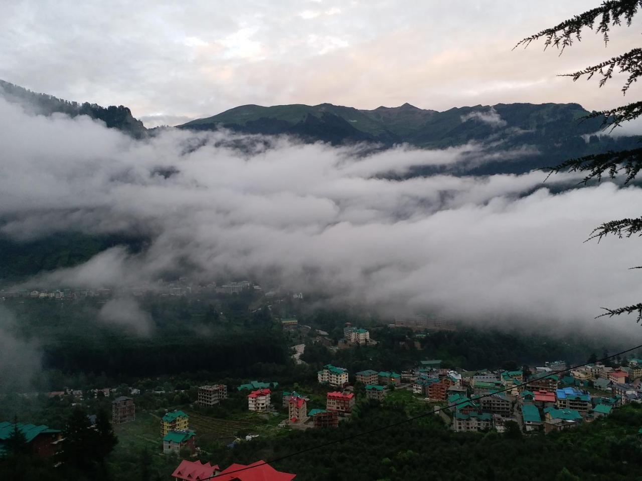 Hotel Seven Hills Manali Eksteriør bilde